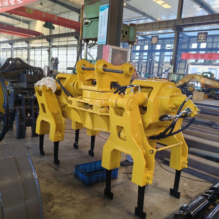 HYUNDAI 210W Fitted with Dual-Head Ballast Tamper for 1520mm Gauge